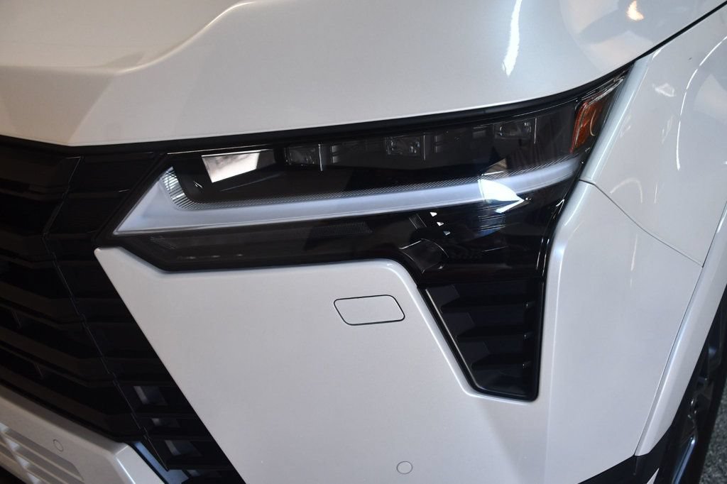 Used 2024 Lexus GX 550 w/ Cold Area Package AWD/4WD image 11