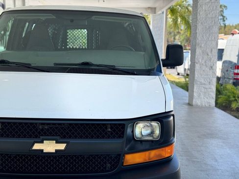 Used 2017 Chevrolet Express 2500 RWD image 7