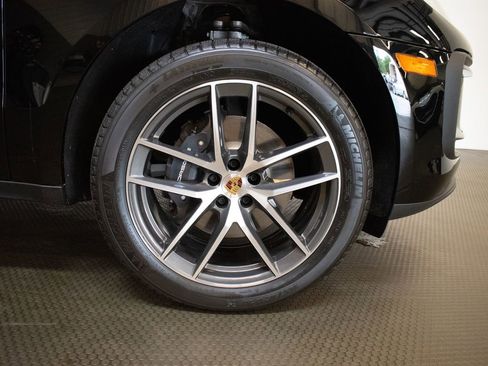 New 2026 Porsche Macan image 17