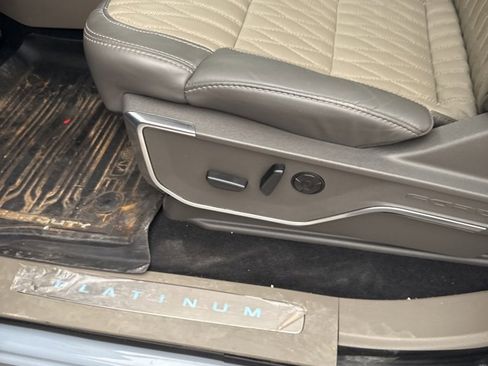 Used 2025 Ford F250 Platinum w/ Platinum Plus Package image 4