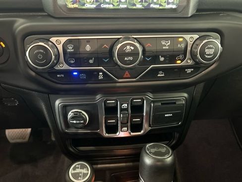 Used 2023 Jeep Wrangler Unlimited Sahara w/ Cold Weather Group AWD/4WD image 20