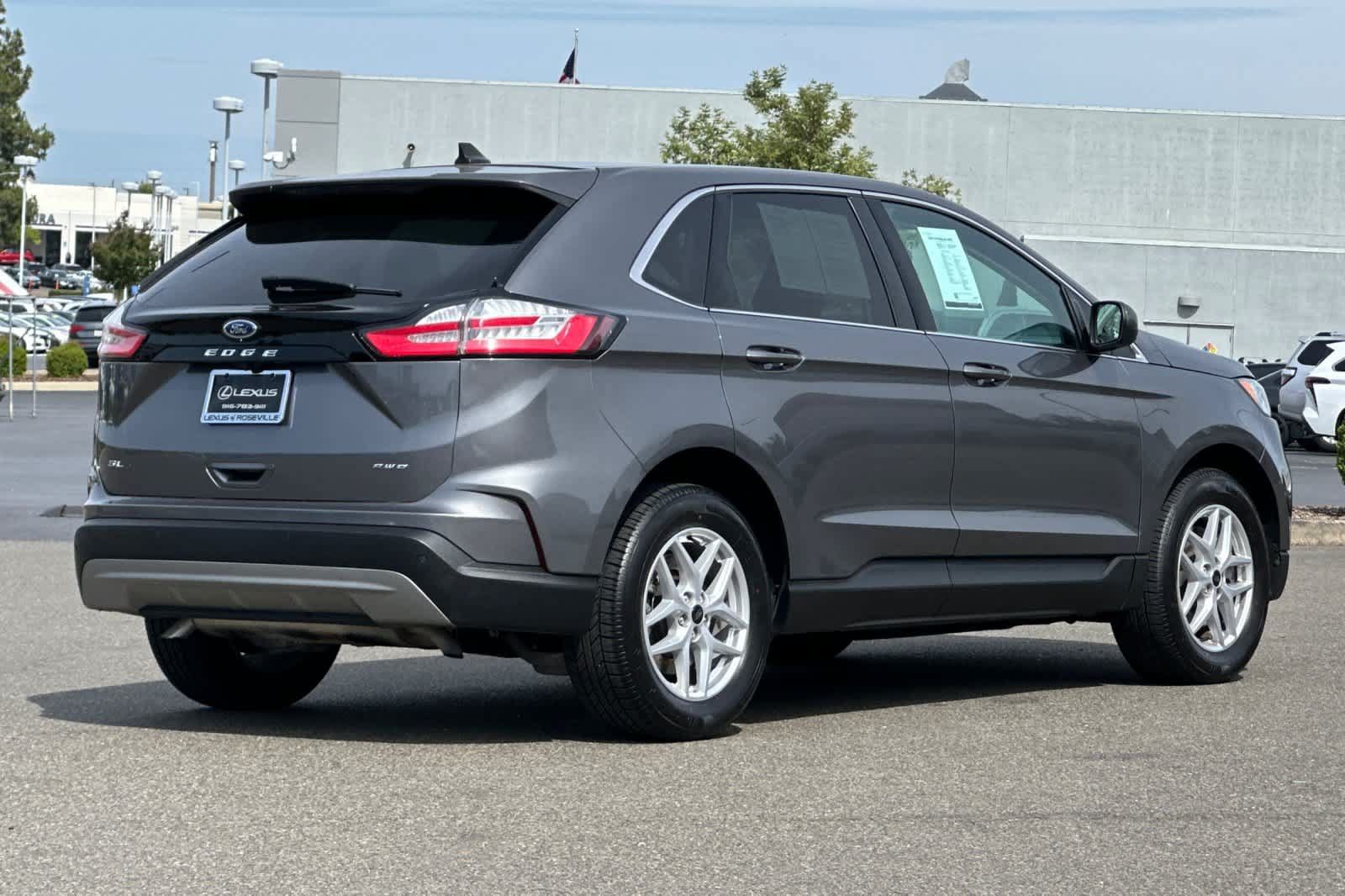 Used 2024 Ford Edge SEL AWD/4WD image 2