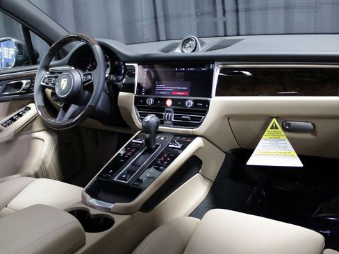 New 2026 Porsche Macan image 22