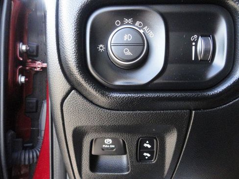 Used 2020 RAM 1500 Big Horn AWD/4WD image 17