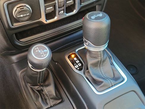 Used 2025 Jeep Wrangler Sahara w/ Safety Group image 25