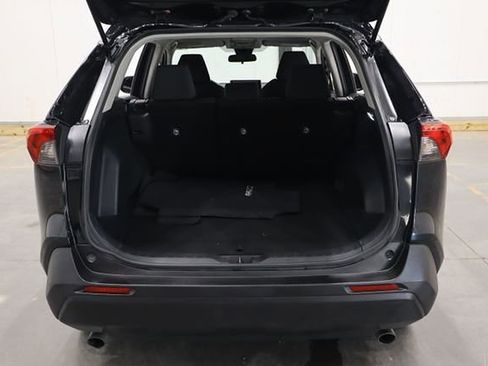 Used 2021 Toyota RAV4 LE image 11