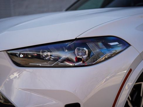 Used 2025 BMW X5 xDrive50e w/ M Sport Package image 4