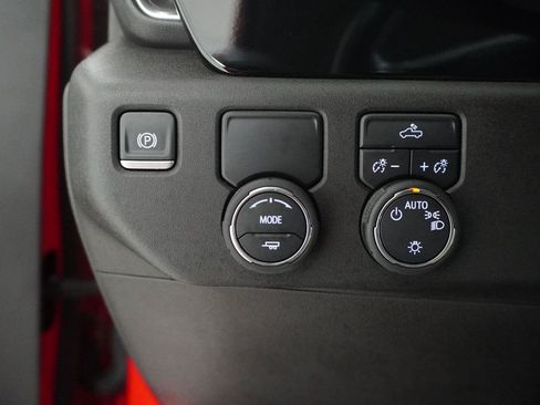 Used 2025 Chevrolet Silverado 1500 LT RWD image 12