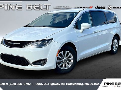 Used 2019 Chrysler Pacifica Touring Plus image 10