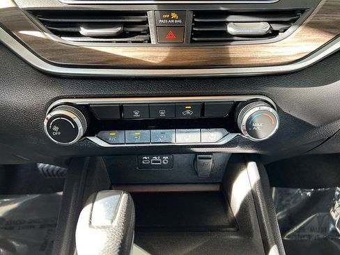 Used 2025 Nissan Altima 2.5 SV image 23