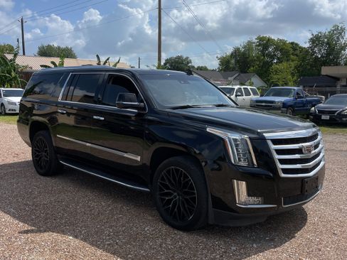 Used 2018 Cadillac Escalade ESV Luxury RWD image 5