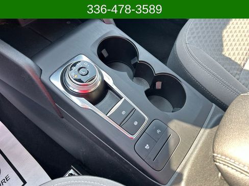 Used 2020 Ford Escape SE image 11