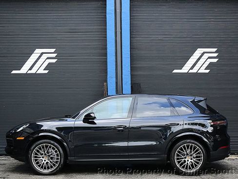 Used 2022 Porsche Cayenne Platinum Edition AWD/4WD image 2