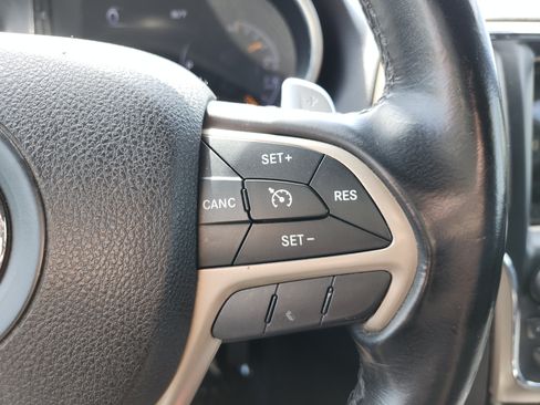 Used 2016 Jeep Grand Cherokee Laredo w/ Quick Order Package 23E AWD/4WD image 32