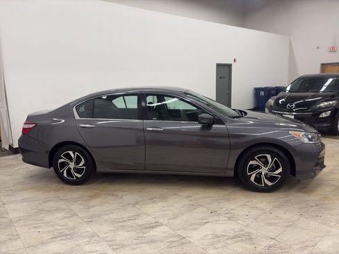Used 2017 Honda Accord LX image 7