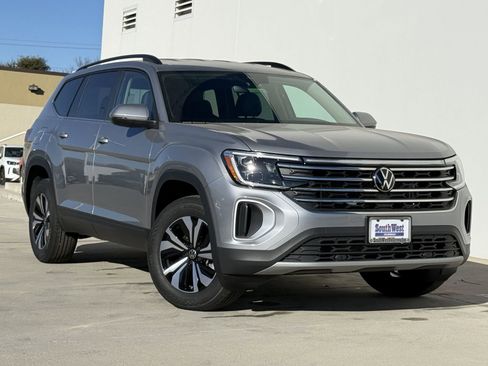 New 2026 Volkswagen Atlas SE image 2