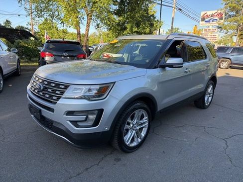 Used 2017 Ford Explorer Limited w/ Equipment Group 301A AWD/4WD image 3