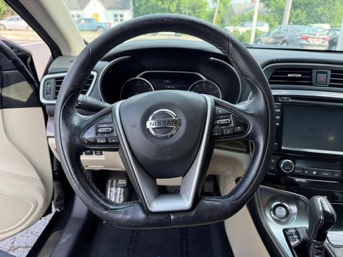 Used 2016 Nissan Maxima Platinum w/ Interior Lighting Package FWD image 29