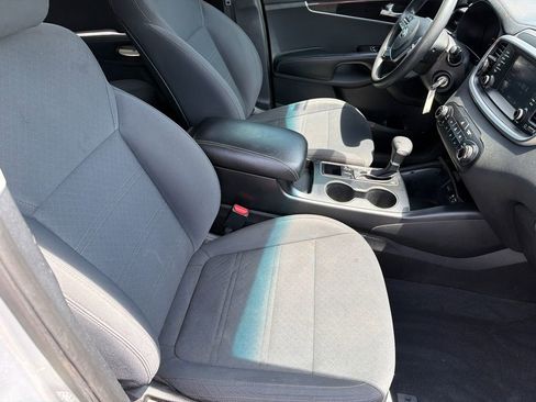Used 2019 Kia Sorento L FWD image 13