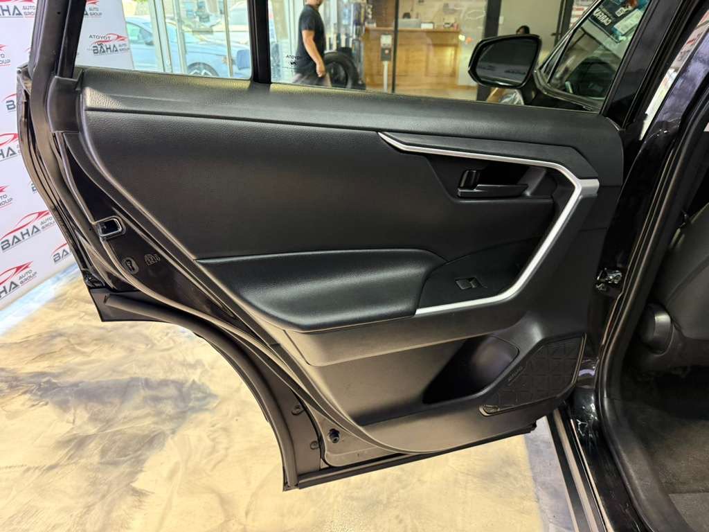 Used 2022 Toyota RAV4 LE FWD image 39