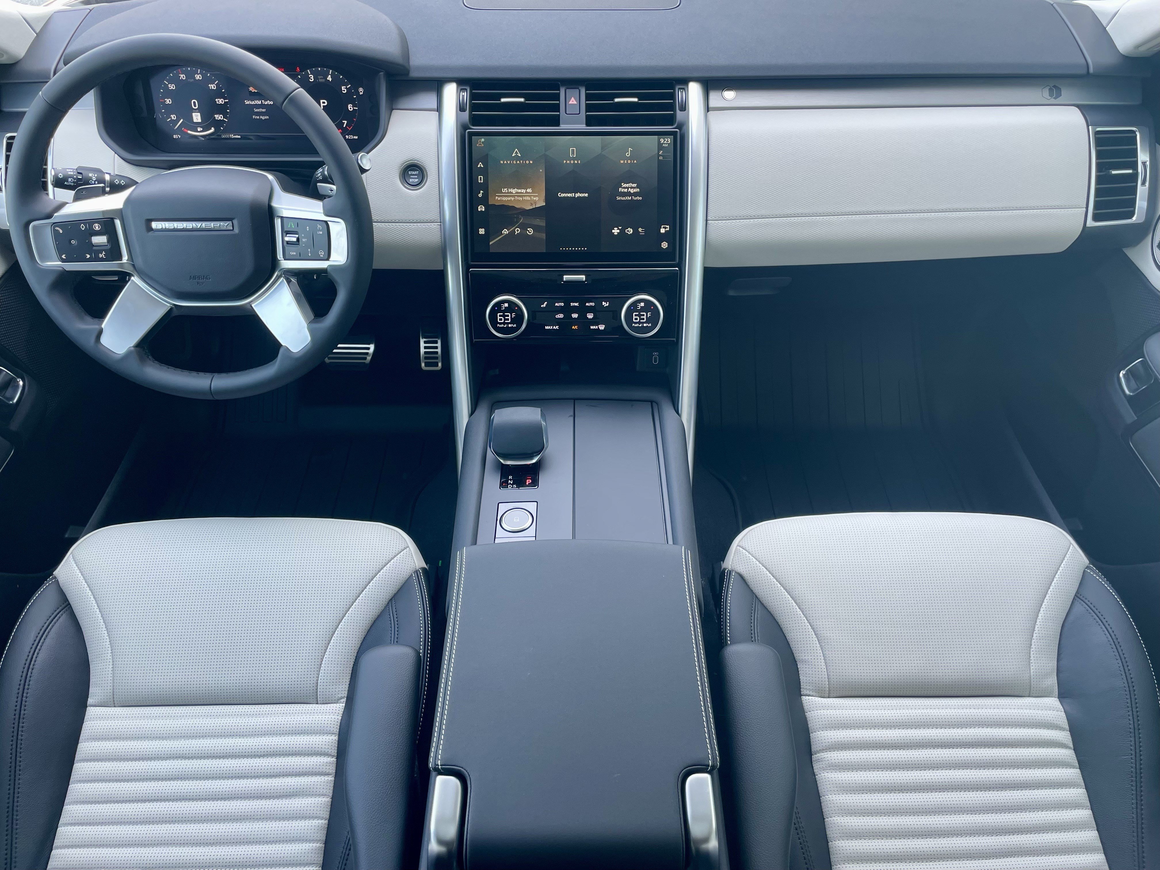 New 2026 Land Rover Discovery Limited Edition AWD/4WD image 16