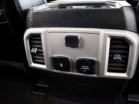 Used 2020 Ford F150 Lariat image 37