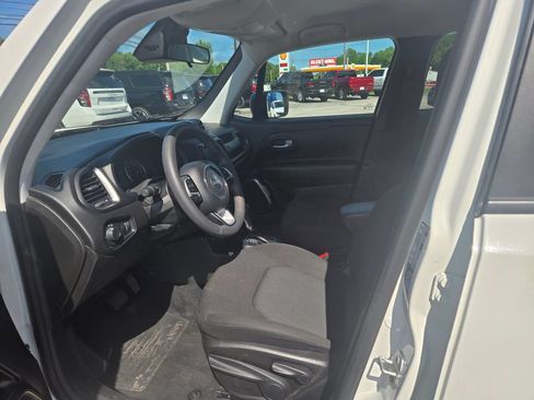 Used 2023 Jeep Renegade Latitude AWD/4WD image 7