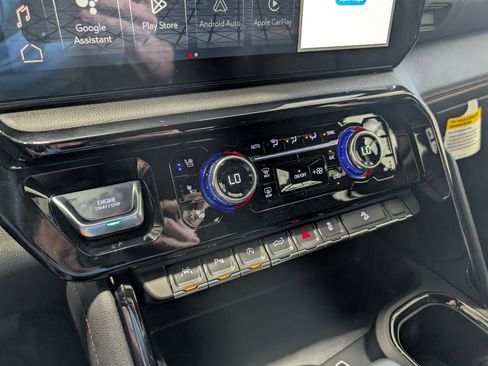 Used 2025 GMC Sierra 1500 AT4 w/ AT4 Premium Package image 30