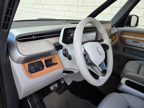 Used 2025 Volkswagen ID. Buzz 1st Edition RWD image 17