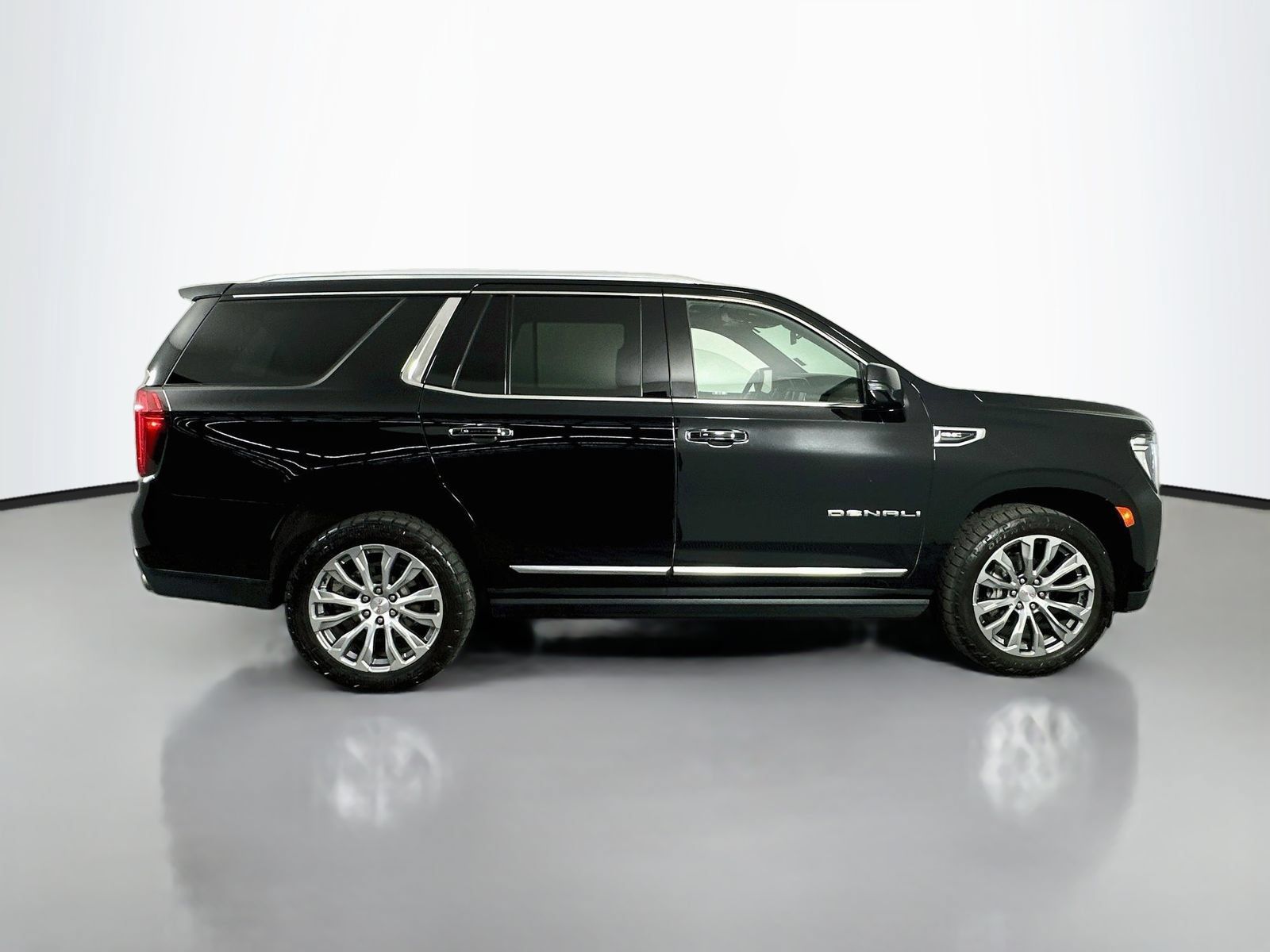 Used 2023 GMC Yukon Denali w/ Max Trailering Package AWD/4WD image 9