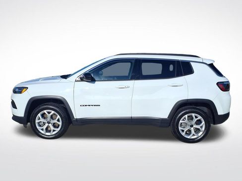 Used 2025 Jeep Compass Latitude AWD/4WD image 5