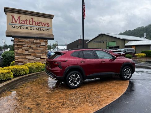 Used 2025 Chevrolet Trax LT w/ LT Convenience Package FWD image 5