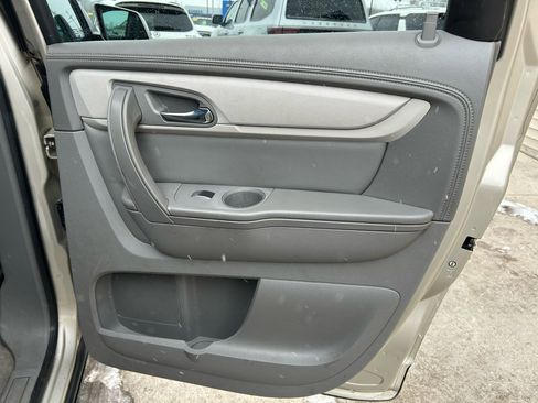 Used 2015 Chevrolet Traverse LT image 16