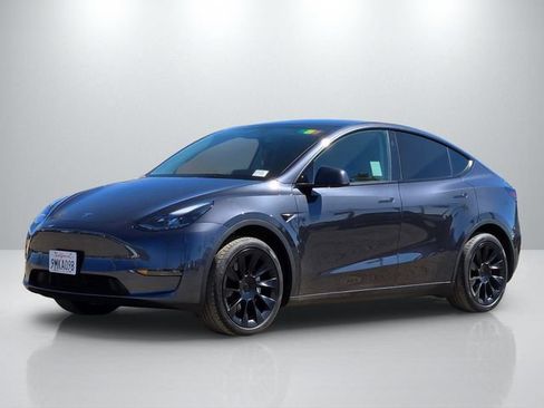 Used 2024 Tesla Model Y 2WD image 8