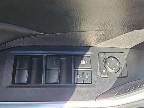 Used 2021 Toyota RAV4 LE image 11