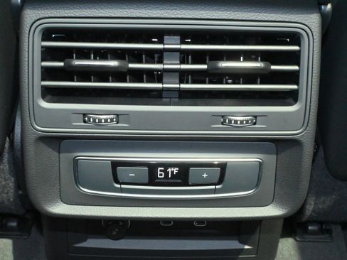 Certified 2025 Audi Q7 3.0T Premium w/ Convenience Package image 27