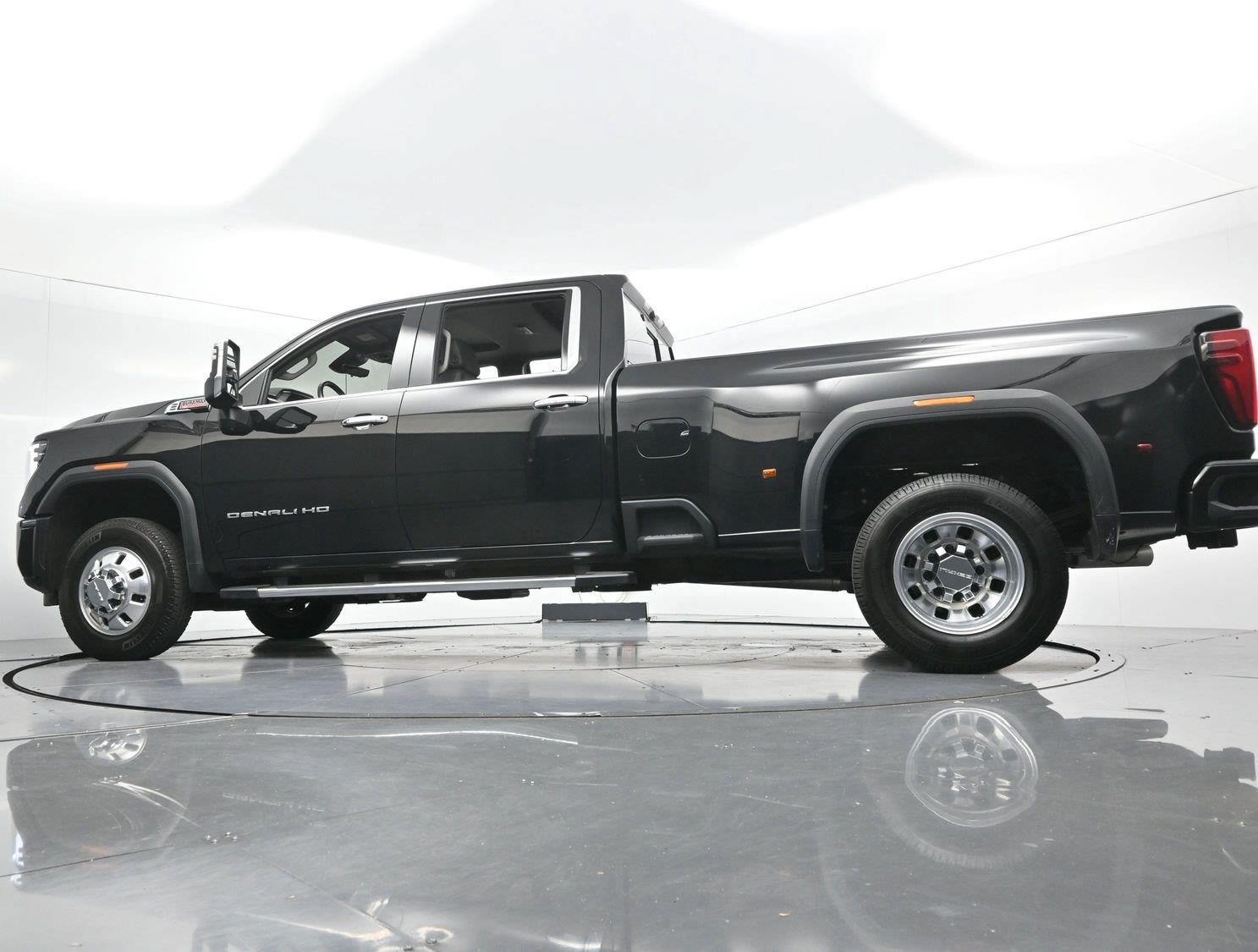 Used 2024 GMC Sierra 3500 Denali w/ Denali Reserve Package AWD/4WD image 46