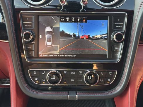 Used 2017 Bentley Bentayga AWD/4WD image 45