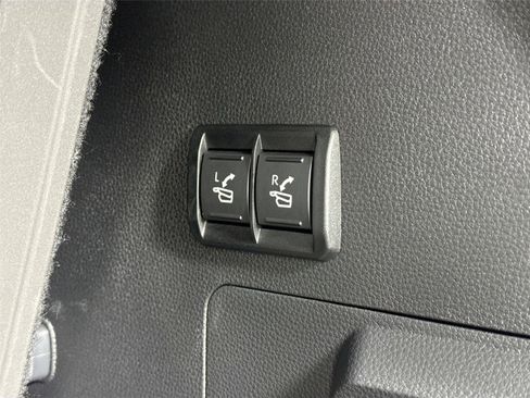 Certified 2025 Toyota Sequoia Platinum image 42