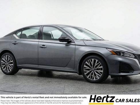 Used 2025 Nissan Altima 2.5 SV image 1