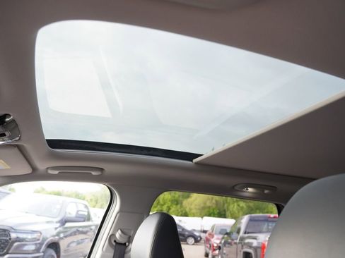 Certified 2024 Kia Sorento S w/ Panoramic Sunroof Package AWD/4WD image 5