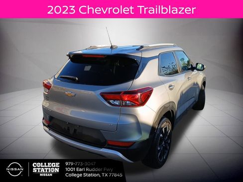 Used 2023 Chevrolet TrailBlazer LT image 2