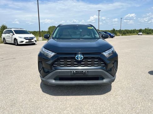 Used 2023 Toyota RAV4 LE AWD/4WD image 2