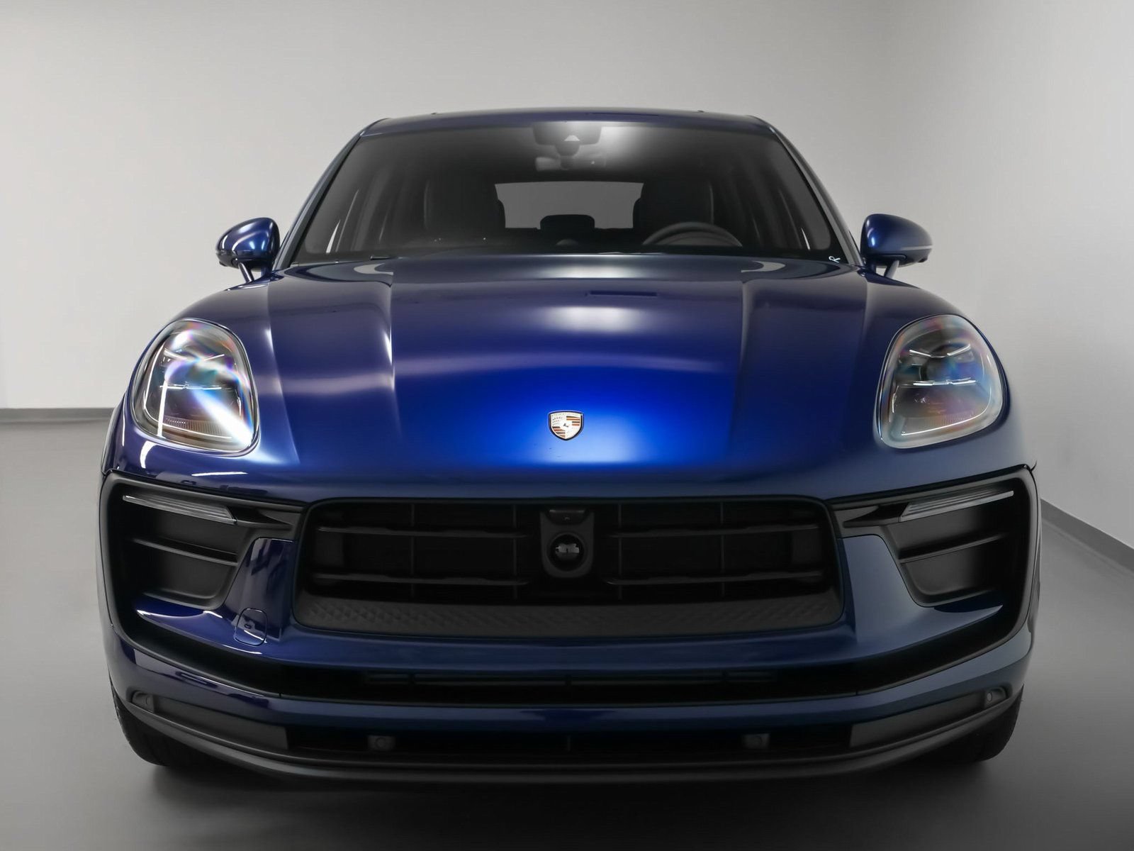Certified 2025 Porsche Macan AWD/4WD image 8