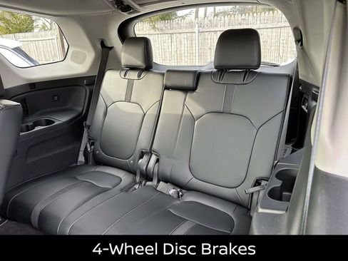 Used 2024 Honda Pilot Touring image 13