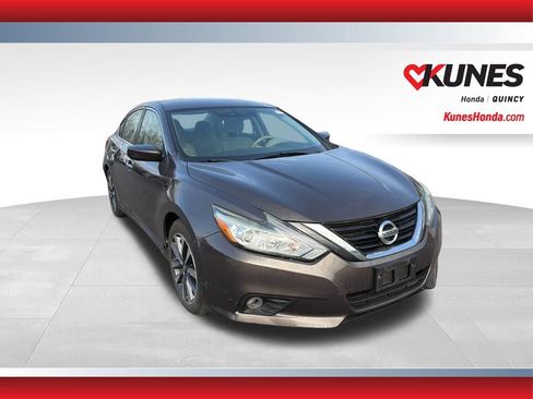Used 2017 Nissan Altima 2.5 SV image 1