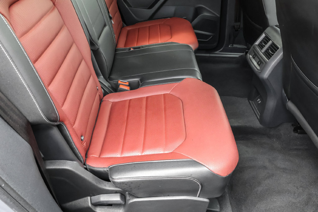 Certified 2023 Volkswagen Atlas Cross Sport SEL Premium R-Line AWD/4WD image 36
