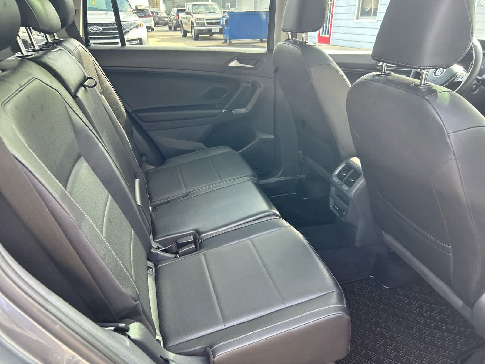 Used 2020 Volkswagen Tiguan SEL AWD/4WD image 26