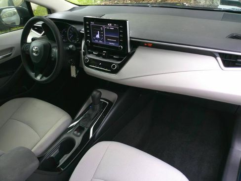 Used 2020 Toyota Corolla LE FWD image 19