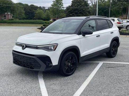 New 2026 Volkswagen Taos SE FWD image 3